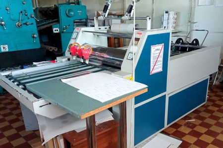 Półautomatyczny laminator hydrauliczny YFML-920