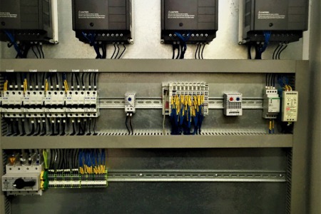 Prefabrykacja szaf sterowniczych, automatyka
