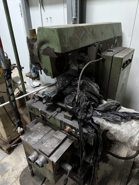 Frezarka uniwersalna FU-251