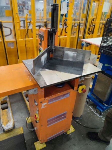 elektryczny okrawak naroży 105M