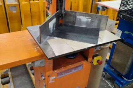 elektryczny okrawak naroży 105M