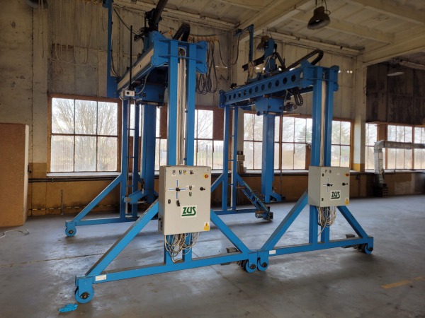 Obrotnica z silnikami jezdnymi