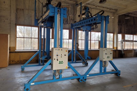 Obrotnica z silnikami jezdnymi