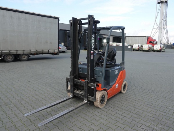 Wózek widłowy unoszący Toyota 8FBMT15 (Traigo 15)