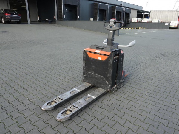 Wózek paletowy elektryczny Toyota LPE200 BT Levio