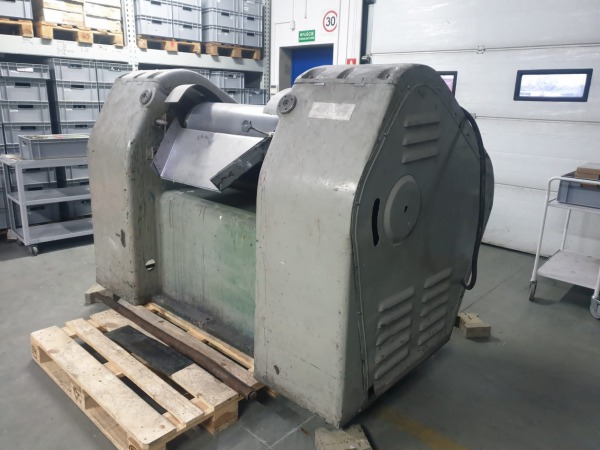 TRÓJWALCARKA HYDRAULICZNA DO FARB, PAST I KREMÓW