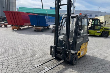 Wózek widłowy OM PIMESPO XE15/3AC