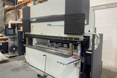 Hydrauliczna prasa krawędziowa CNC LVD PPED 135/30