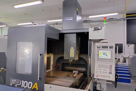Centrum obróbcze CNC YCM FP100A