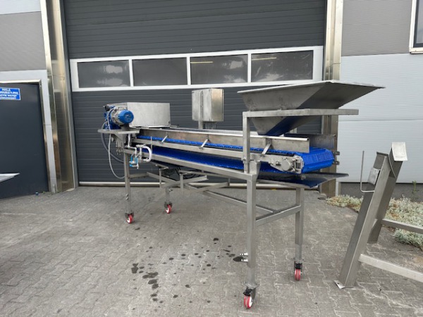 Krajalnica z przenośnikiem