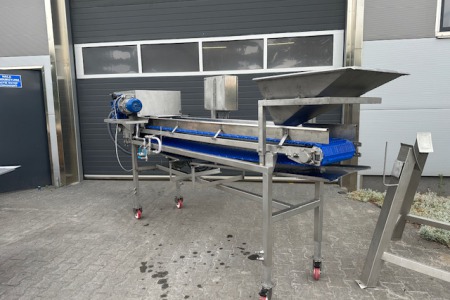 Krajalnica z przenośnikiem