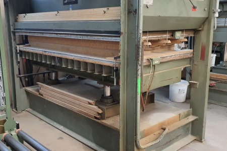 Grzana prasa półkowa JOOS