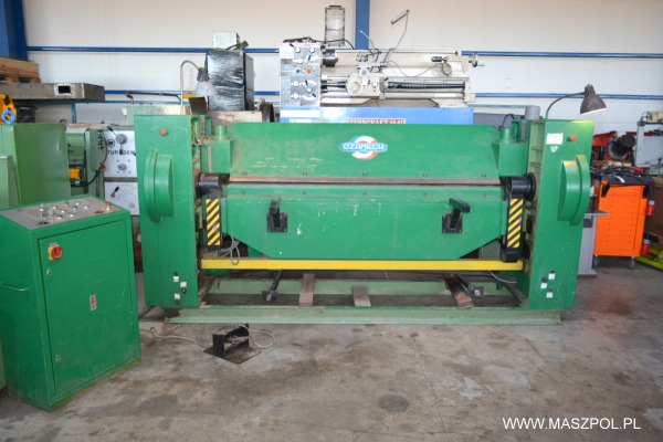 Zaginarka mechaniczna KM 4 x 2000 - OZAMECH . MASZYNA W BARDZO DOBRYM STANIE TECHNICZNYM .